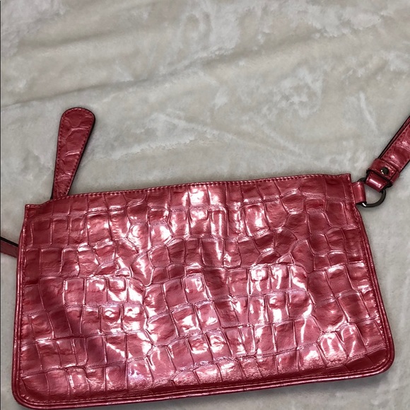 Guess clutch peach crocodile prints - Picture 3 of 8
